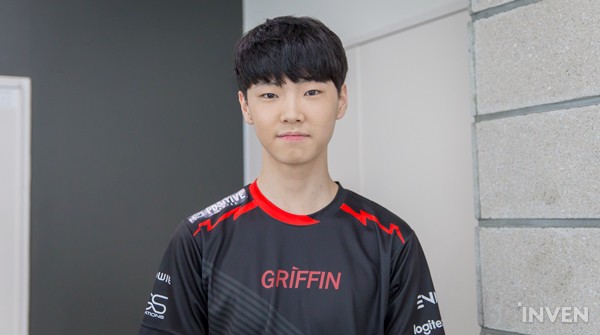 Idade de Chovy e Faker #worlds #lck #leagueoflegends 