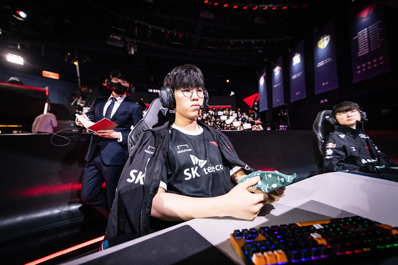 Faker renova com a T1 por mais três anos