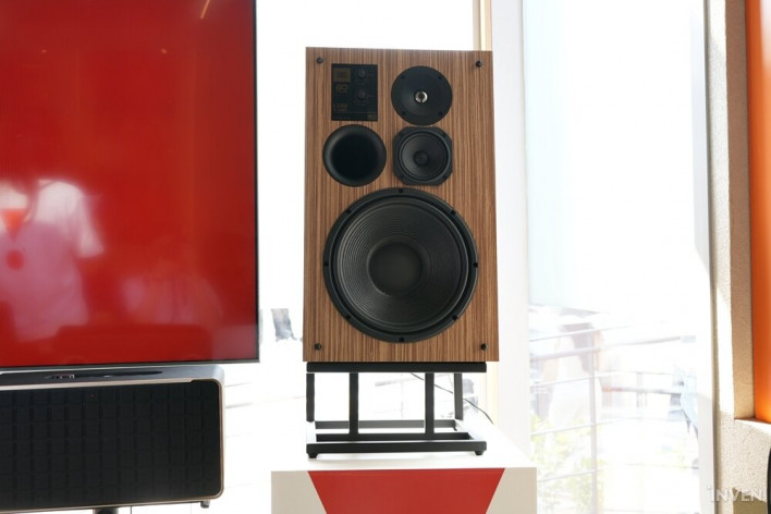 천만 원의 JBL 80주년 한정판 스피커, 사운드는 어떨까?