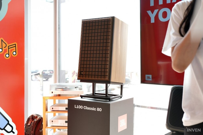 천만 원의 JBL 80주년 한정판 스피커, 사운드는 어떨까?