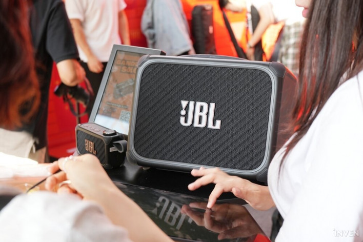 천만 원의 JBL 80주년 한정판 스피커, 사운드는 어떨까?