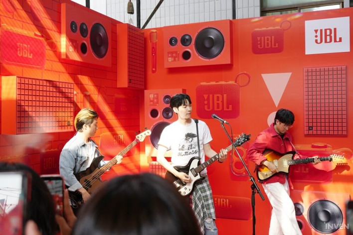 천만 원의 JBL 80주년 한정판 스피커, 사운드는 어떨까?