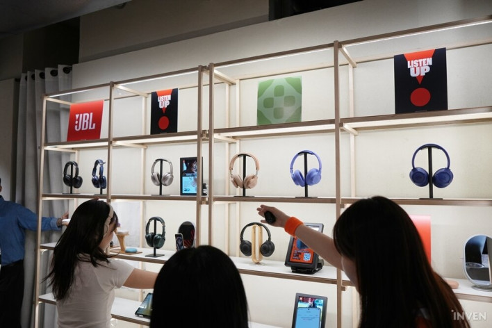 천만 원의 JBL 80주년 한정판 스피커, 사운드는 어떨까?