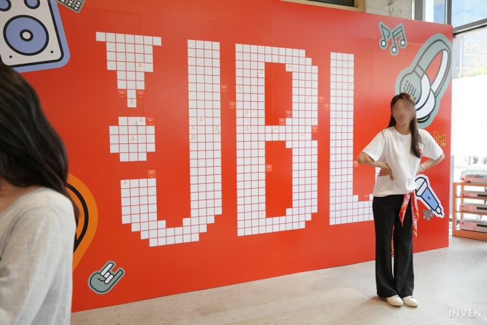 천만 원의 JBL 80주년 한정판 스피커, 사운드는 어떨까?