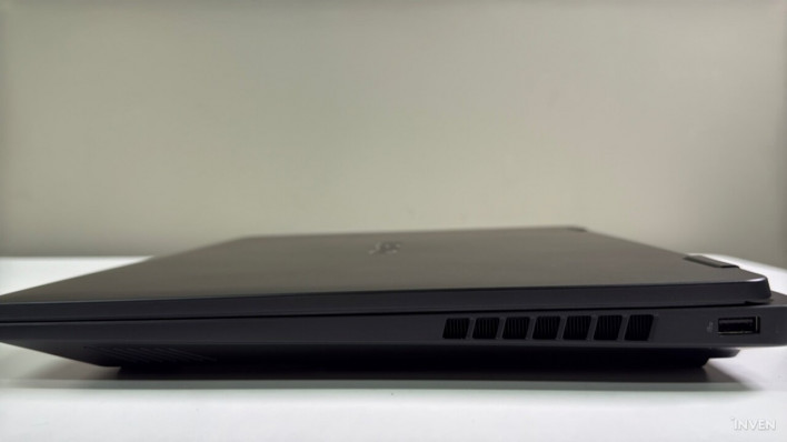 성능과 휴대성, 그 사이의 괜찮은 타협점 - HP OMEN 16