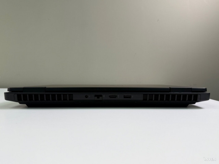 성능과 휴대성, 그 사이의 괜찮은 타협점 - HP OMEN 16