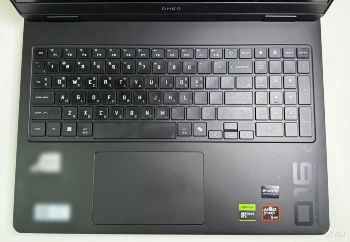 성능과 휴대성, 그 사이의 괜찮은 타협점 - HP OMEN 16