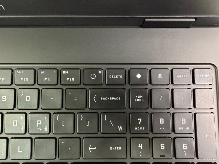 성능과 휴대성, 그 사이의 괜찮은 타협점 - HP OMEN 16