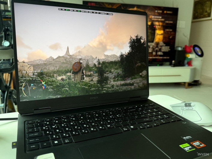 성능과 휴대성, 그 사이의 괜찮은 타협점 - HP OMEN 16