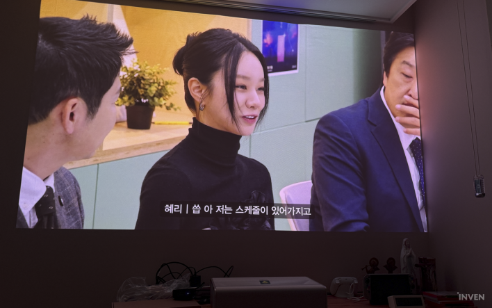 19cm로 만드는 100인치 대화면, 엑스지미 '미라 프로'